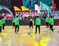 清晨荷甲焦点战，浙江队门线救险，赛场秩序良好，控场能力受关注