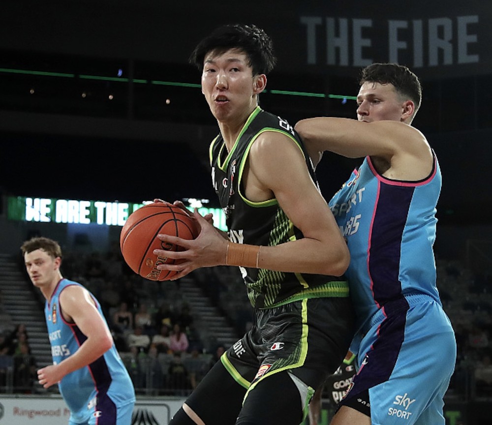 浙江稠州训练开放日，今晚更衣室发声引欢呼，NBA常规赛在即，控场能力受关注