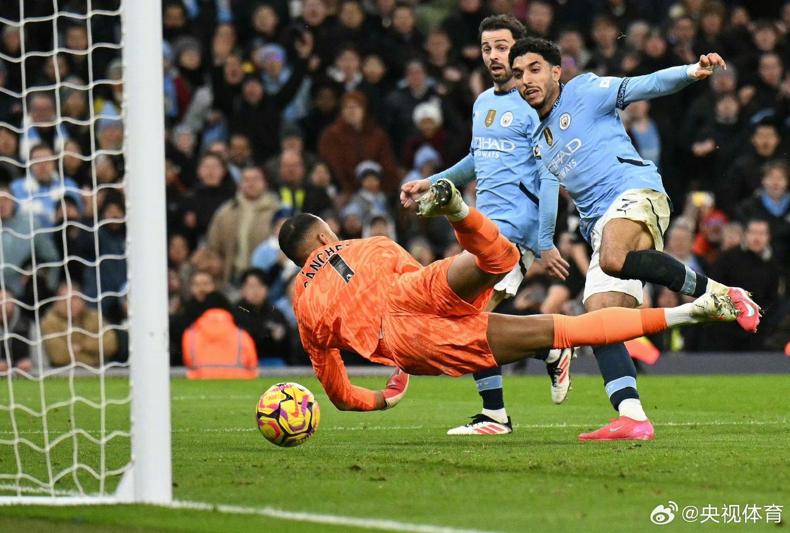 转折点曼城复出首秀，社区盾关键时刻攻防权衡，媒体盛赞，年轻球员得到机会